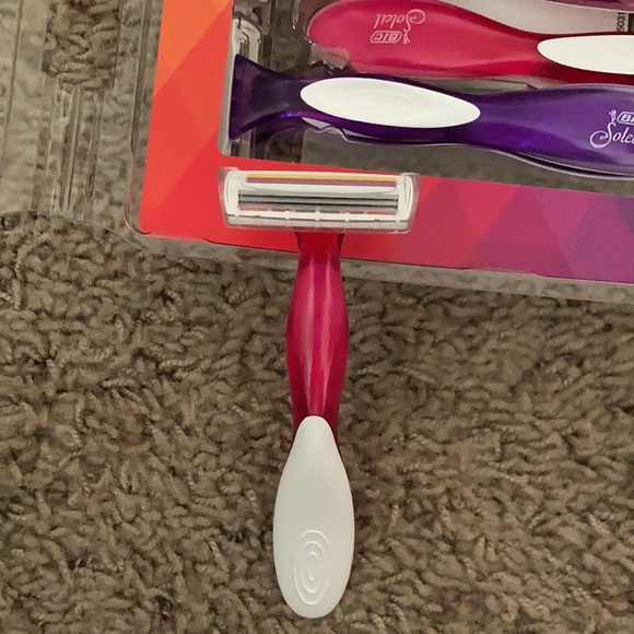 Bic soleil color collection razors 15 count new - Picture 4 of 4